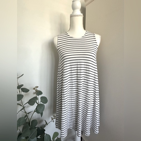 American Eagle White and Black Striped Cut Out Back Dress Size XXS - Picture 1 of 10